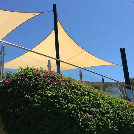卡拉罗马尼俱乐部酒店 3*
